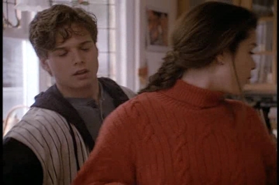 Party_of_Five_1x01_avi0093.jpg