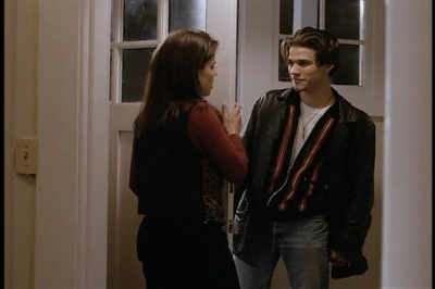 Party_of_Five_1x01_avi1149.jpg